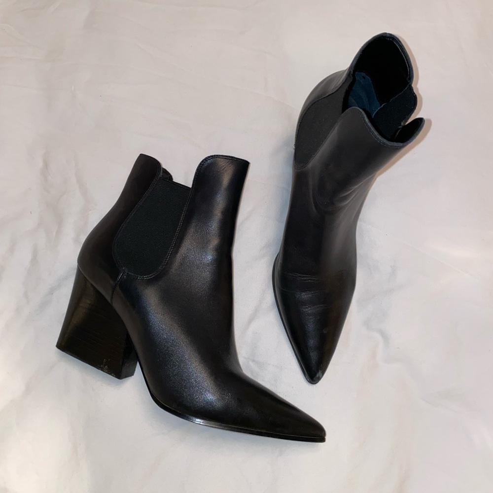 Kendall and Kylie leather ankle booties size 10